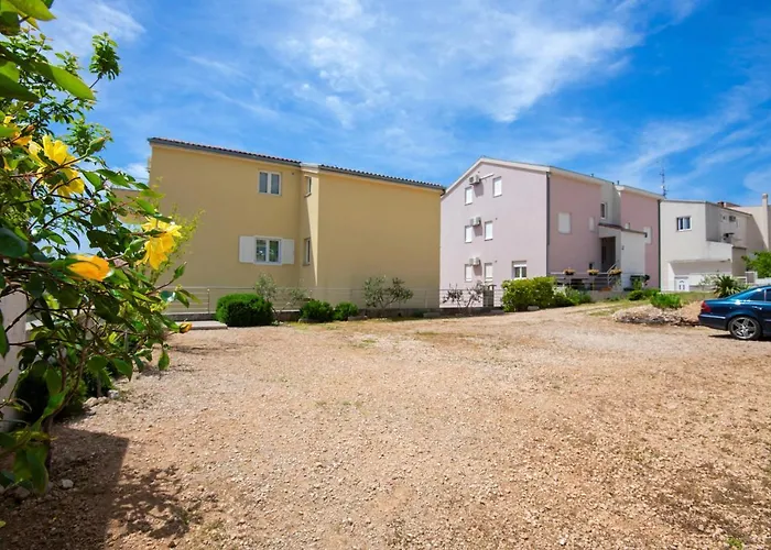 Apartment With Free And Private Parking