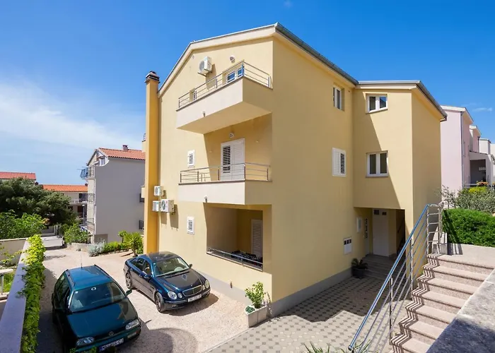 Apartment With Free And Private Parking