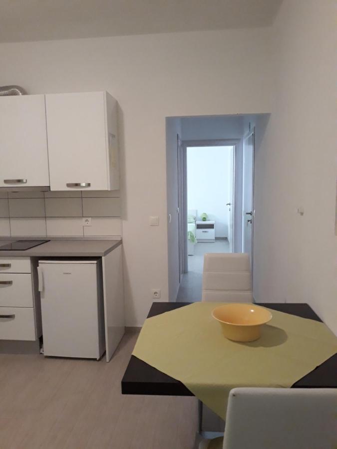 With Free And Private Parking Appartement *