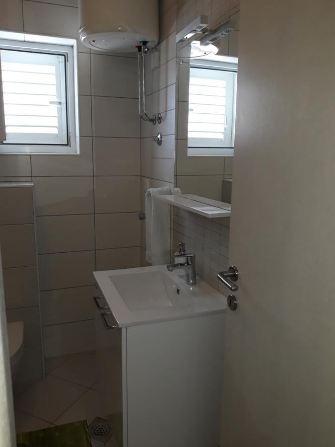 With Free And Private Parking Appartement