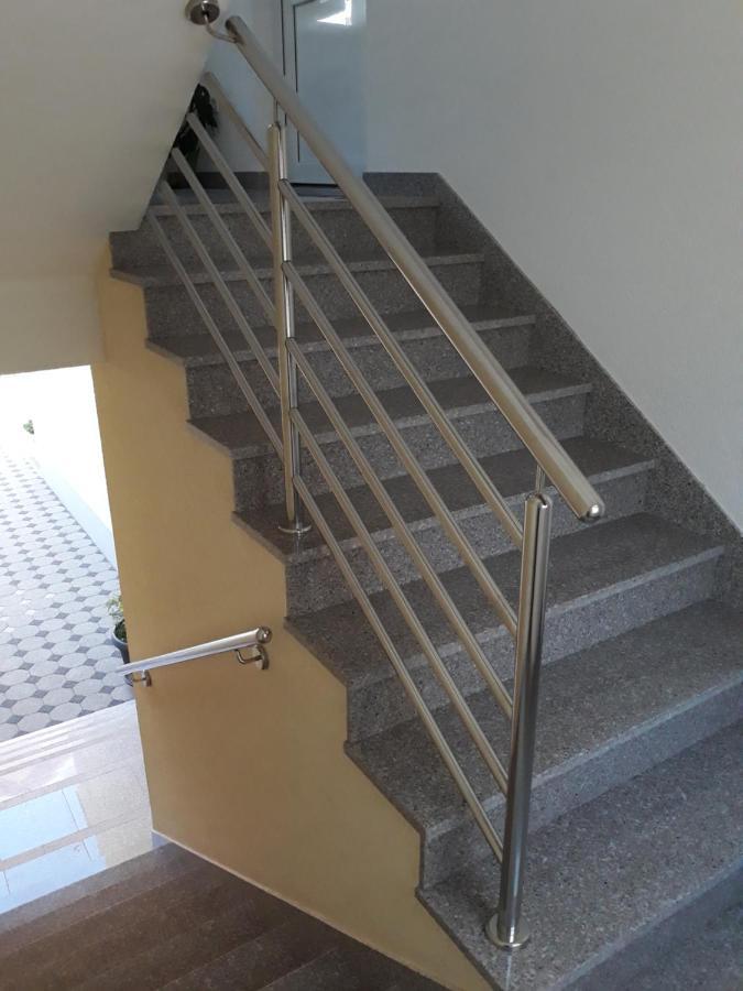 With Free And Private Parking Appartement